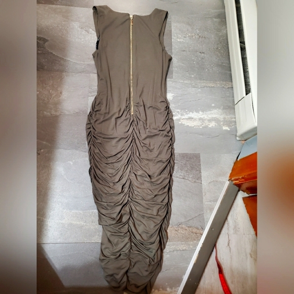 Marciano Los Angeles ruched sleeveless midi dress. Olive Green. Size S. - Picture 4 of 10